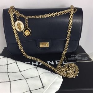 💎STUNNING💎 CHANEL double flap medallions
